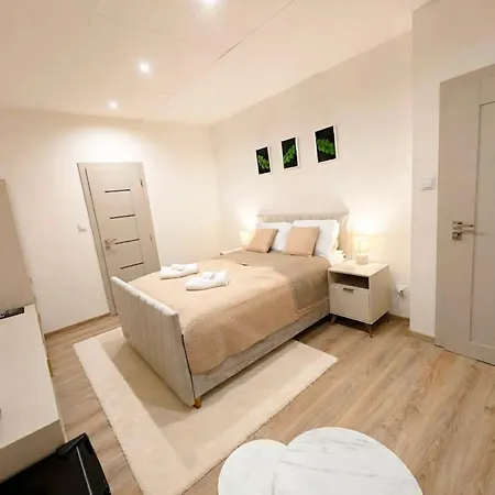 Axiom - Astra 3 Apartment